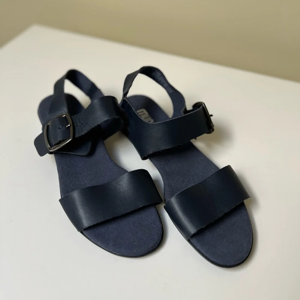 Munro Perfect Fit Cleo Navy‎ Blue Sandals with Buckle Ankle Strap